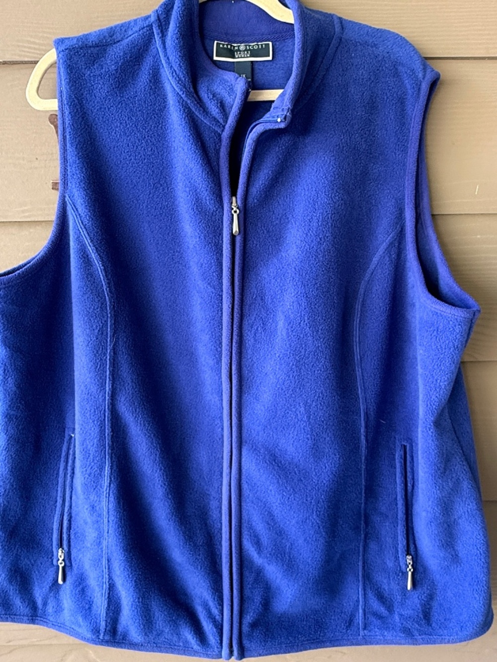 Karen Scott Zip up vest Inside and Outside Pockets